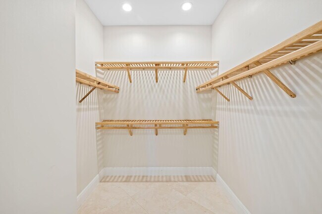 Building Photo - 7040 Long Leaf Dr