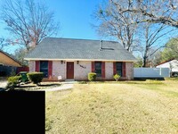 Building Photo - ** 5 Bed 2 Bath Located off Woodley Rd ** ...