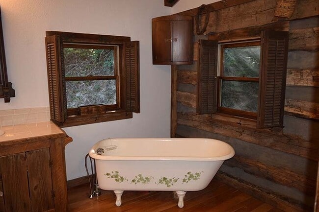 Building Photo - Sugar Mountain Cabin Home! Large, Finished Basement!