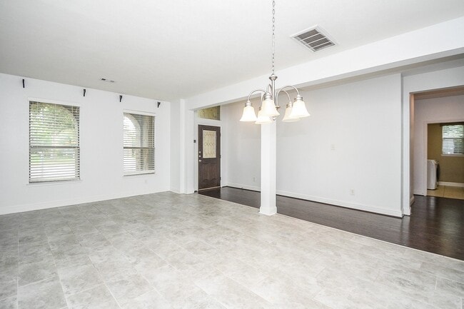 Building Photo - 8343 Sedona Ridge Dr