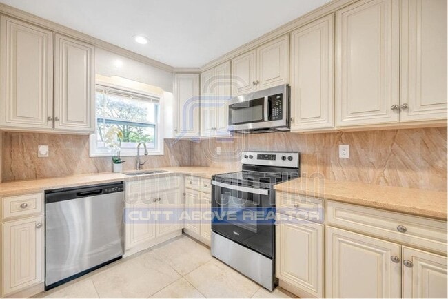 Primary Photo - 9 Juniper Pl
