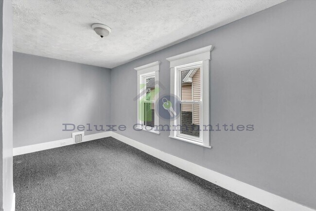 Building Photo - 415 Graham St SW