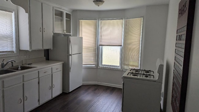 Building Photo - 2011 Ottawa St