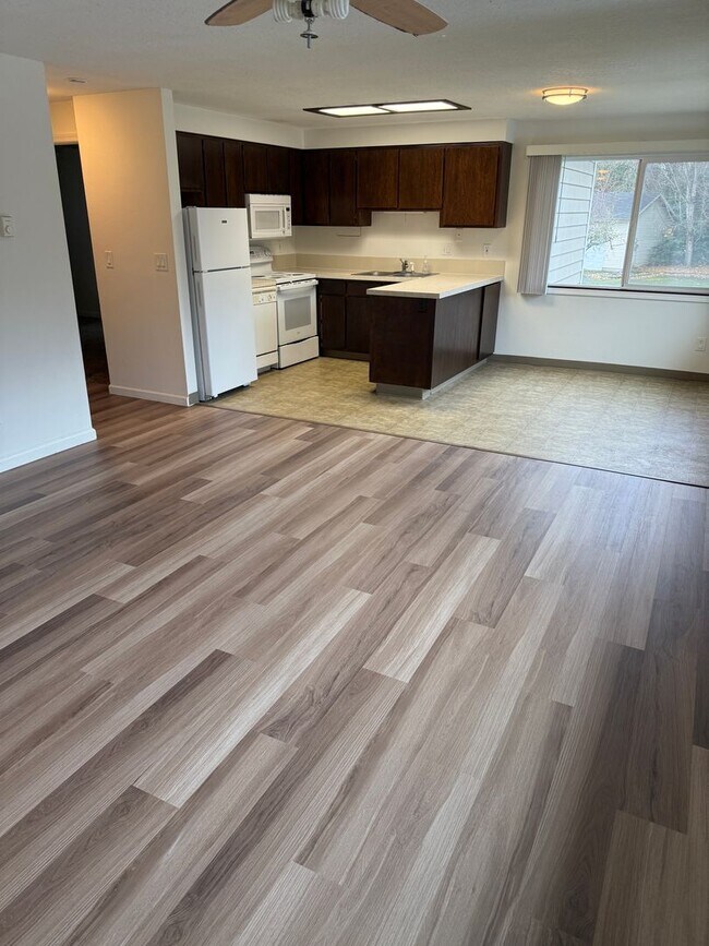 Building Photo - KellyCreek03