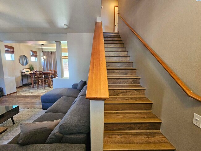 Building Photo - Well Kept Townhouse with Yard Care Included