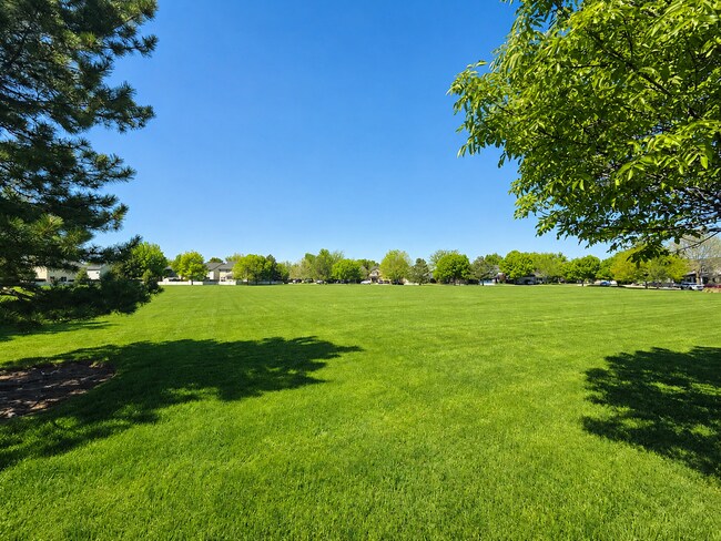 Building Photo - Easy-Living 3 Bed, 2 Bath Home with Double Garage, Pool Access & Private Courtyard