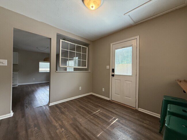 Building Photo - 509 Live Oak StreetUnit 2
