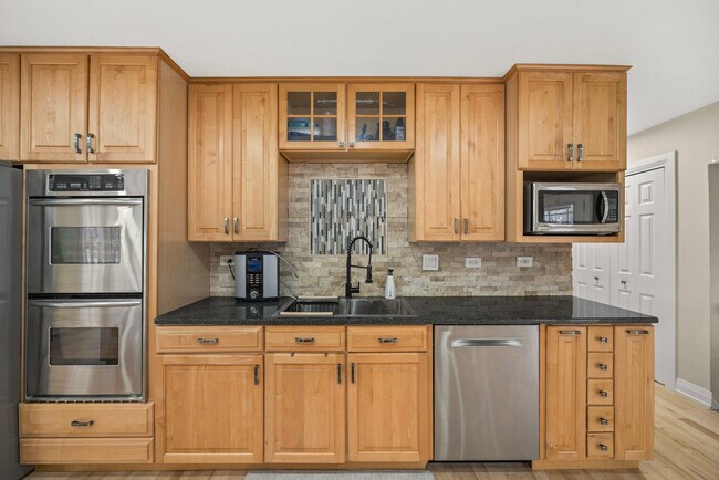 Building Photo - 641 Woods St