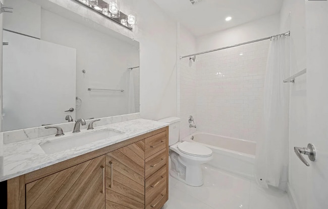 Building Photo - Breathtaking City Views from This Nordica ...