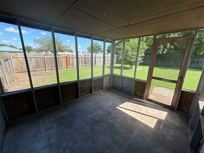 Building Photo - 2401 Mather Dr