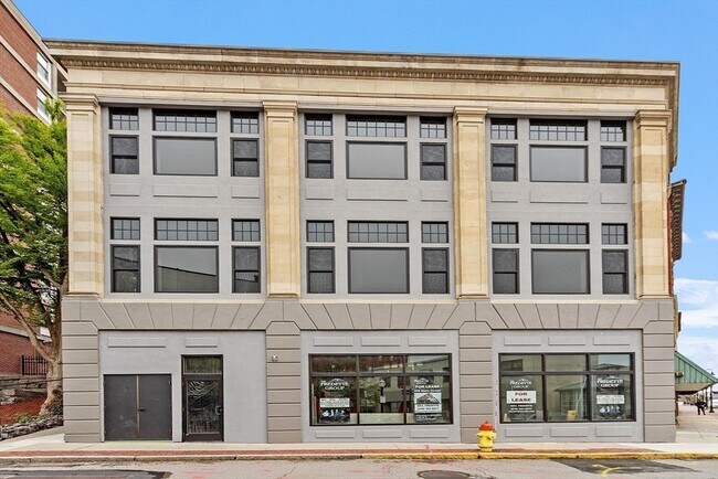 Building Photo - 409 Main St