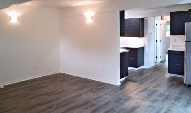 Building Photo - Updated 2 Bedroom 1 bath duplex in NW Corvallis!
