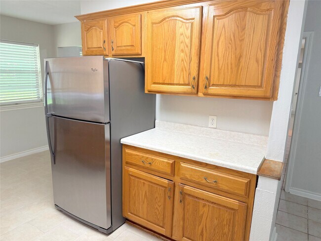 Building Photo - 534 Glenvale Dr