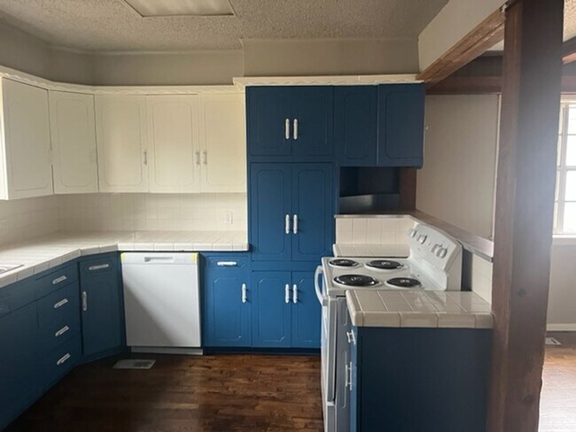 Building Photo - Spacious & Affordable Tulsa Living | 4 Bed...
