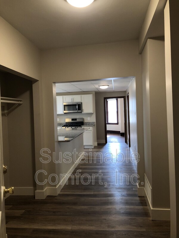 Building Photo - 12 Creston St