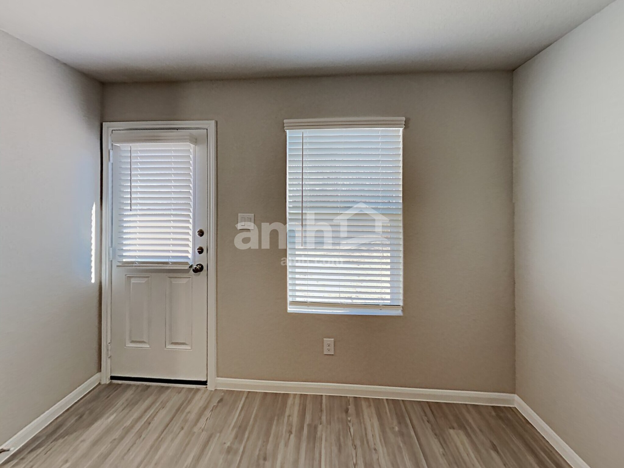 Building Photo - 9978 Sarrebourg St