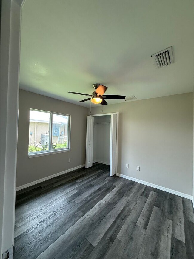 Building Photo - Duplex for Rent