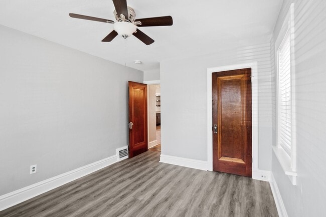 Building Photo - Flockin' Cute House