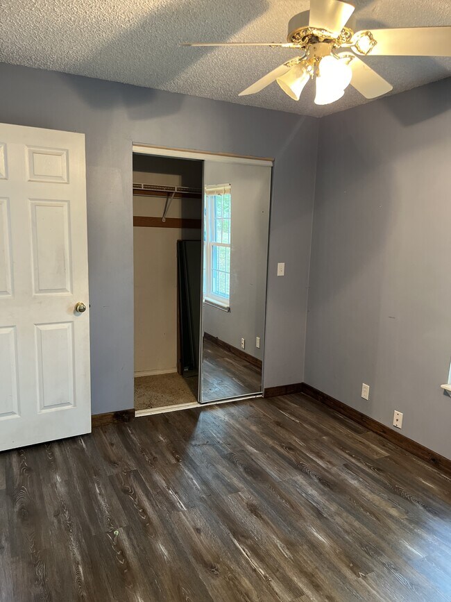Building Photo - 539 Elm Ct
