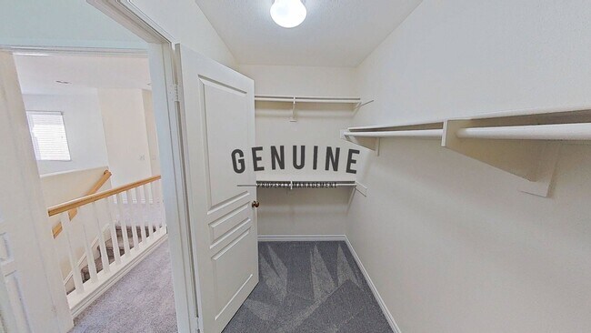 Building Photo - Spacious 3Bd 2.5Ba Home w/Den