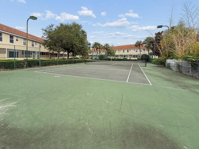 Building Photo - 1302 S Beach Cir