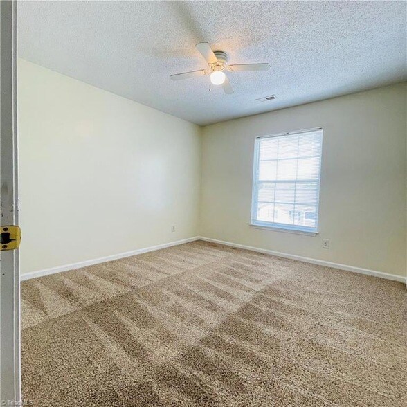 Building Photo - 903 Hanahan Ct