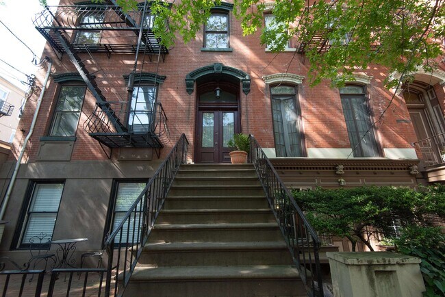 Building Photo - 116 Morris St