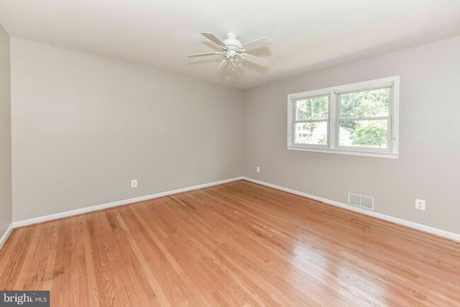 Building Photo - 9205 Hamilton Dr