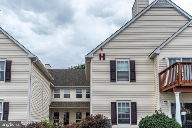 Building Photo - 127 Horseshoe Dr