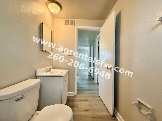 Building Photo - 4729 Northcrest Dr