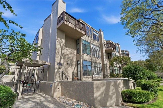 Building Photo - 11 Hayward Ave