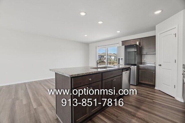 Building Photo - Beautiful 3-Bedroom Home with Modern Finishes & Fantastic Amenities!