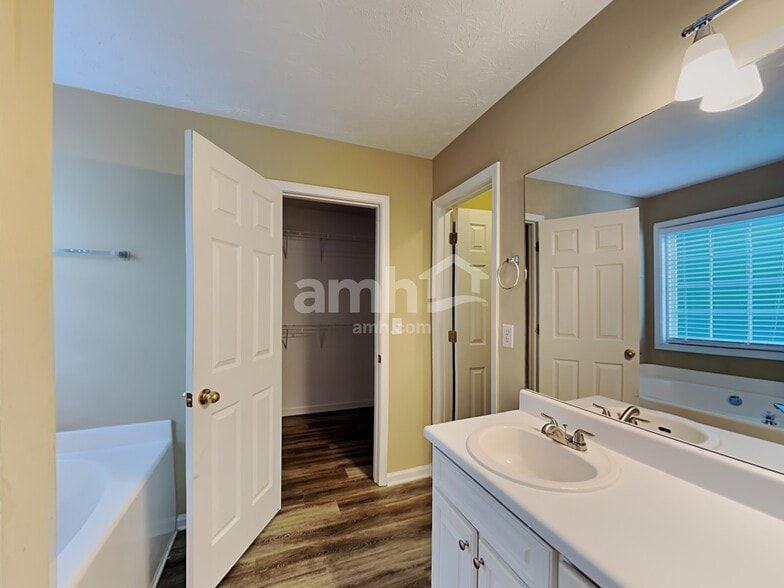 Building Photo - 2912 Canopy Cir