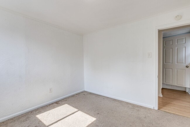 Building Photo - Available August  2026 - Great 3 Bedroom Mt. Washington Home w/ Spacious Open-Living!