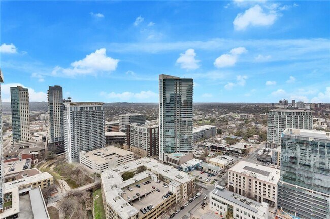 Building Photo - 360 Nueces St
