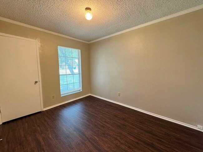 Building Photo - 1107 Spearson Ln