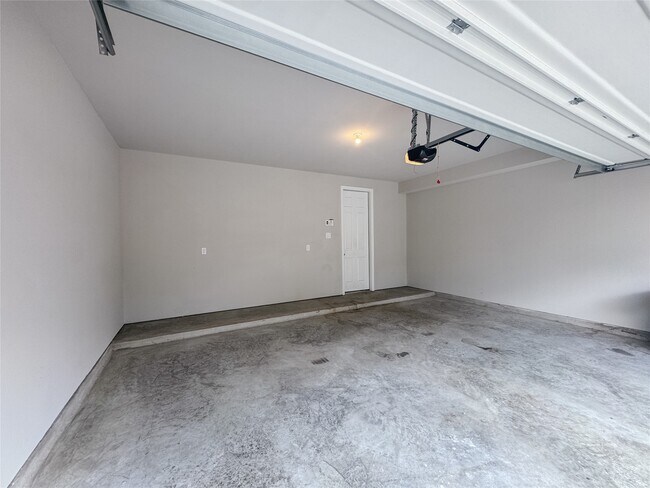 Building Photo - 9503 Towne Lake Pkwy