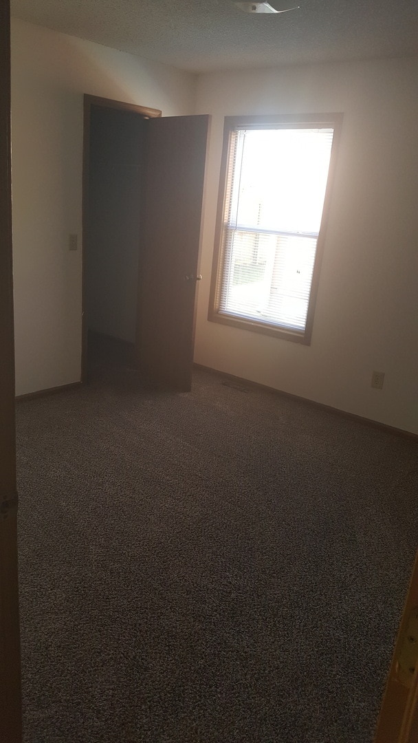Building Photo - Great 3 Bed 2 Bath 2 Car Garage Flat Duple...