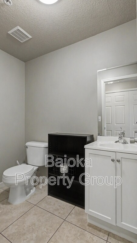 Building Photo - 43018 Burlington Dr