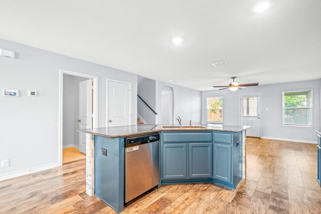 Building Photo - Spacious 5 Bed, 3.5 Bath Home | Game Room, Corner Lot & Near Lackland AFB