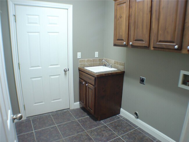 Building Photo - 73 Pimlico Dr