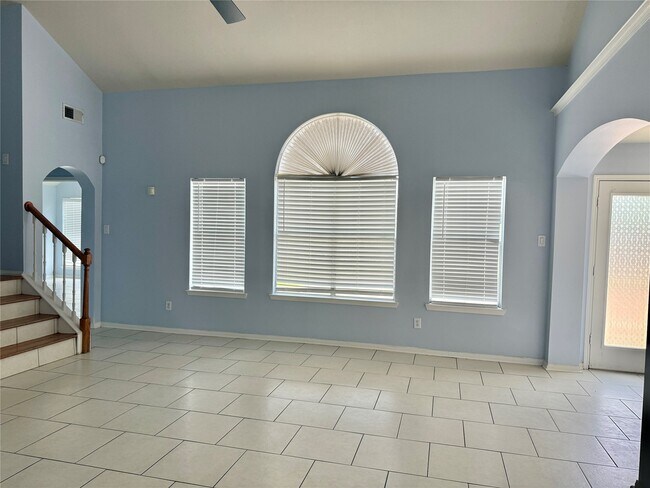 Building Photo - 14802 Bellflora Ct
