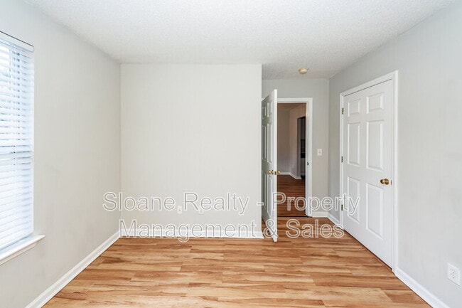 Building Photo - 1343 Pinnacle Ln