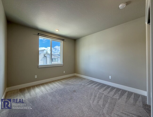 Building Photo - MOVE-IN SPECIAL - Stunning Butternut Creek Home with Bonus Room & 2-Car Garage