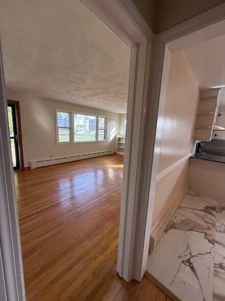 Building Photo - 42 Suffield St