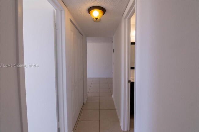 Building Photo - 1750 W 46th St