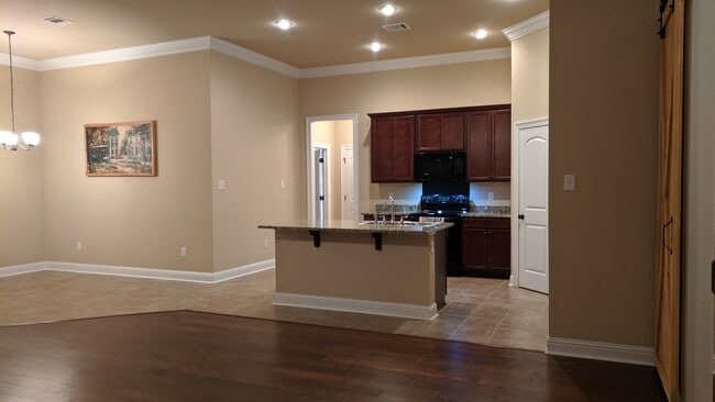 Building Photo - 742 Red Pine Dr