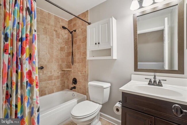 Building Photo - 1253 Quaker Hill Dr