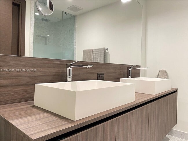 Building Photo - 1000 Brickell Plaza