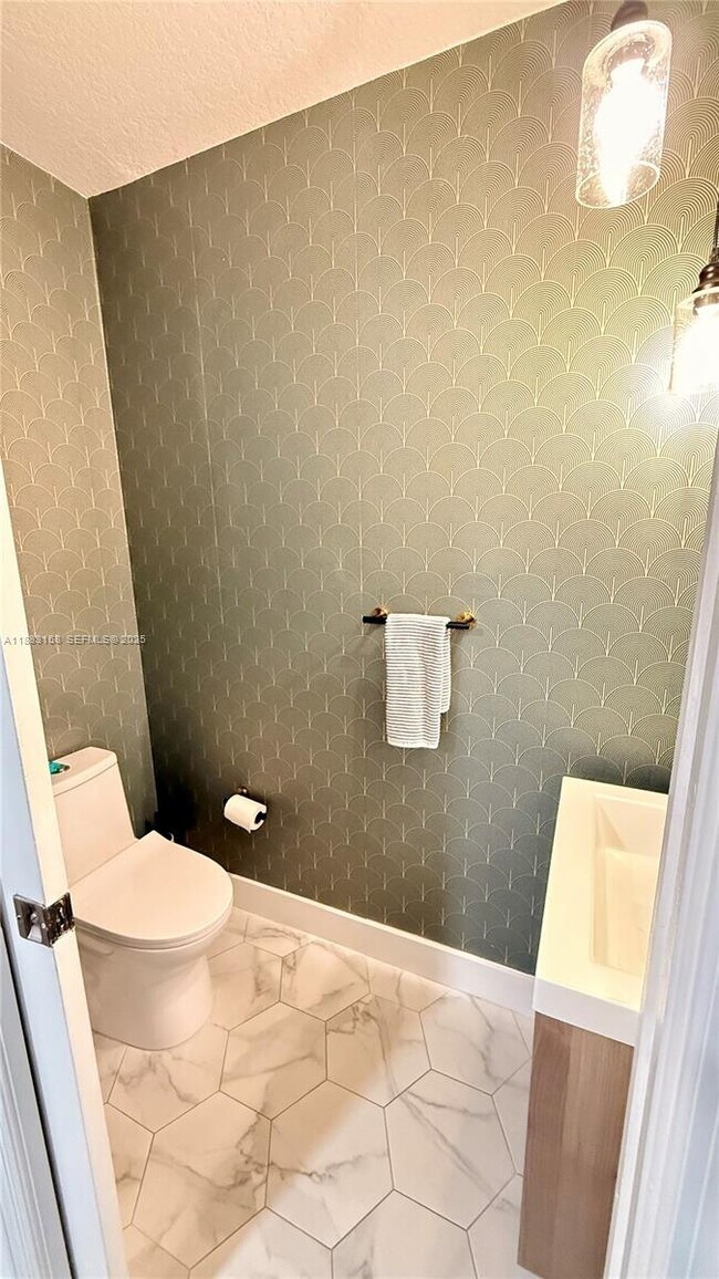 Building Photo - 5725 NW 114th Path